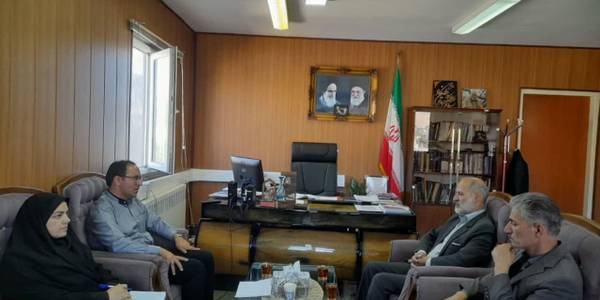 هیات نظارت شهرستان با دکتر اتابکی سرپرست فرمانداری شهرستان تفرش در دفتر فرمانداری دیدار کردند         :