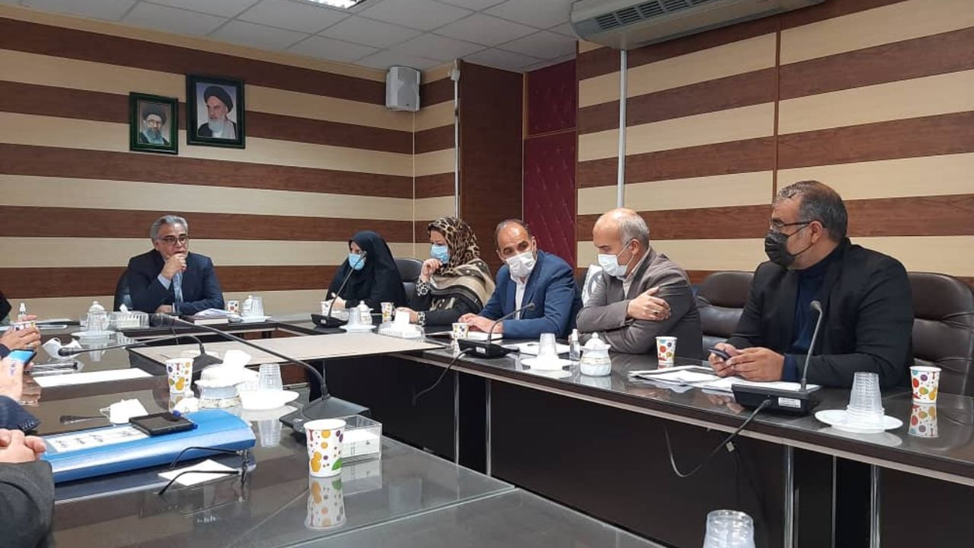 جلسه بررسی مسائل و مشکلات تغییر کاربری اراضی محدوده صنوف مزاحم شهر آشتیان