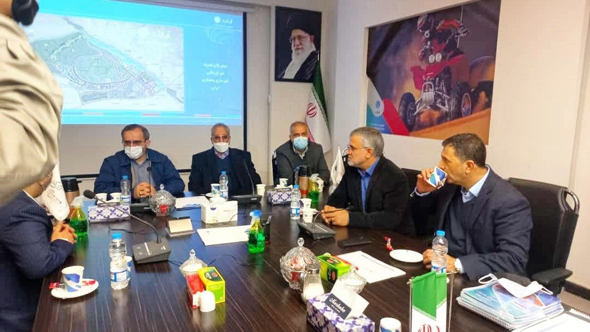 در جریان این بازدید دکتر مخلص الائمه به همراه حجت الاسلام والمسلمین موسوی رئیس دادگستری‌ استان مرکزی