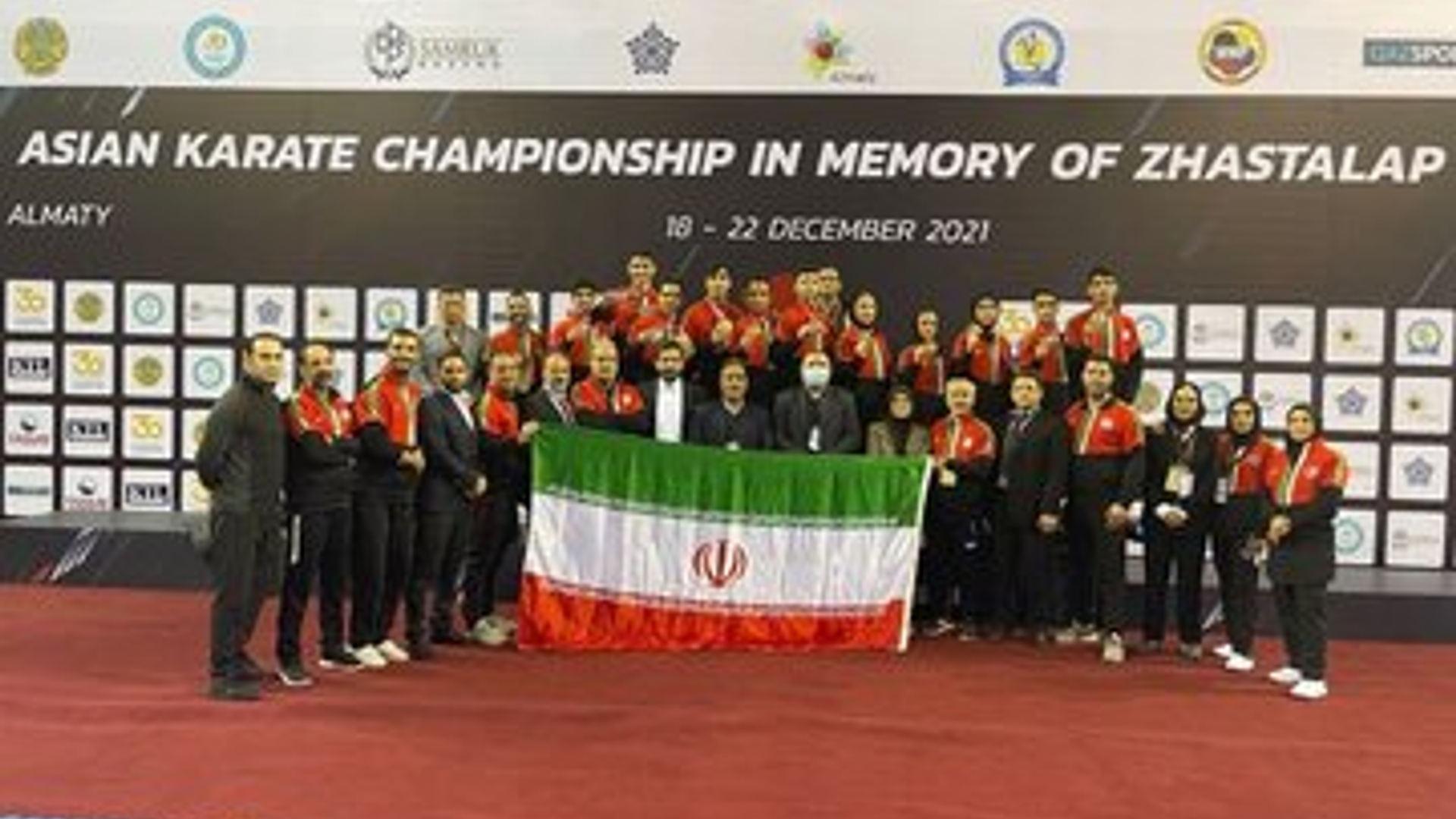 استاندار مرکزی درخشش ورزشکاران استان در مسابقات کاراته قهرمانی آسیایی ۲۰۲۱ قزاقستان را تبریک گفت