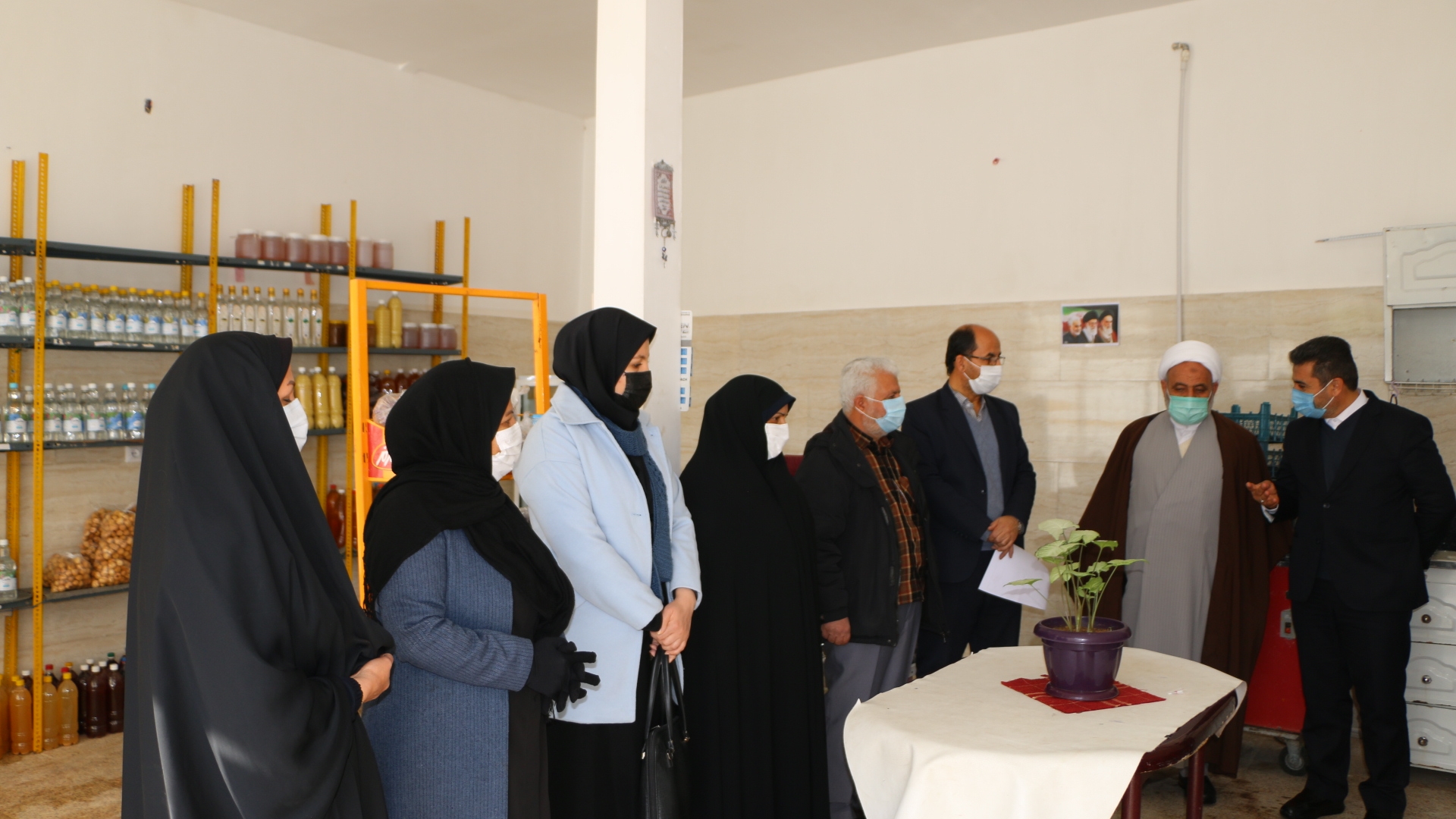 دراولین روز از دهه مبارک فجر با خانواده های محرومین در شهر آستانه دیدار شد