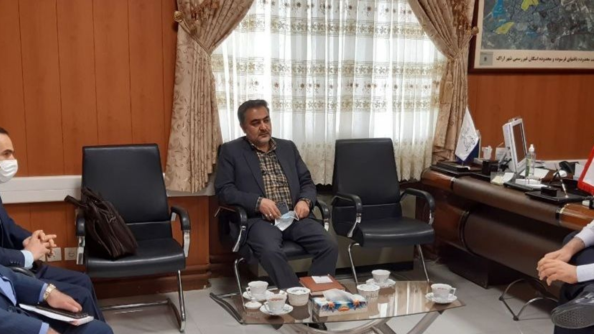 مدیر عامل جمعیت حامیان آتیه کارگران با مهندس هادی فرماندار شهرستان اراک دیدار و گفتگو کرد