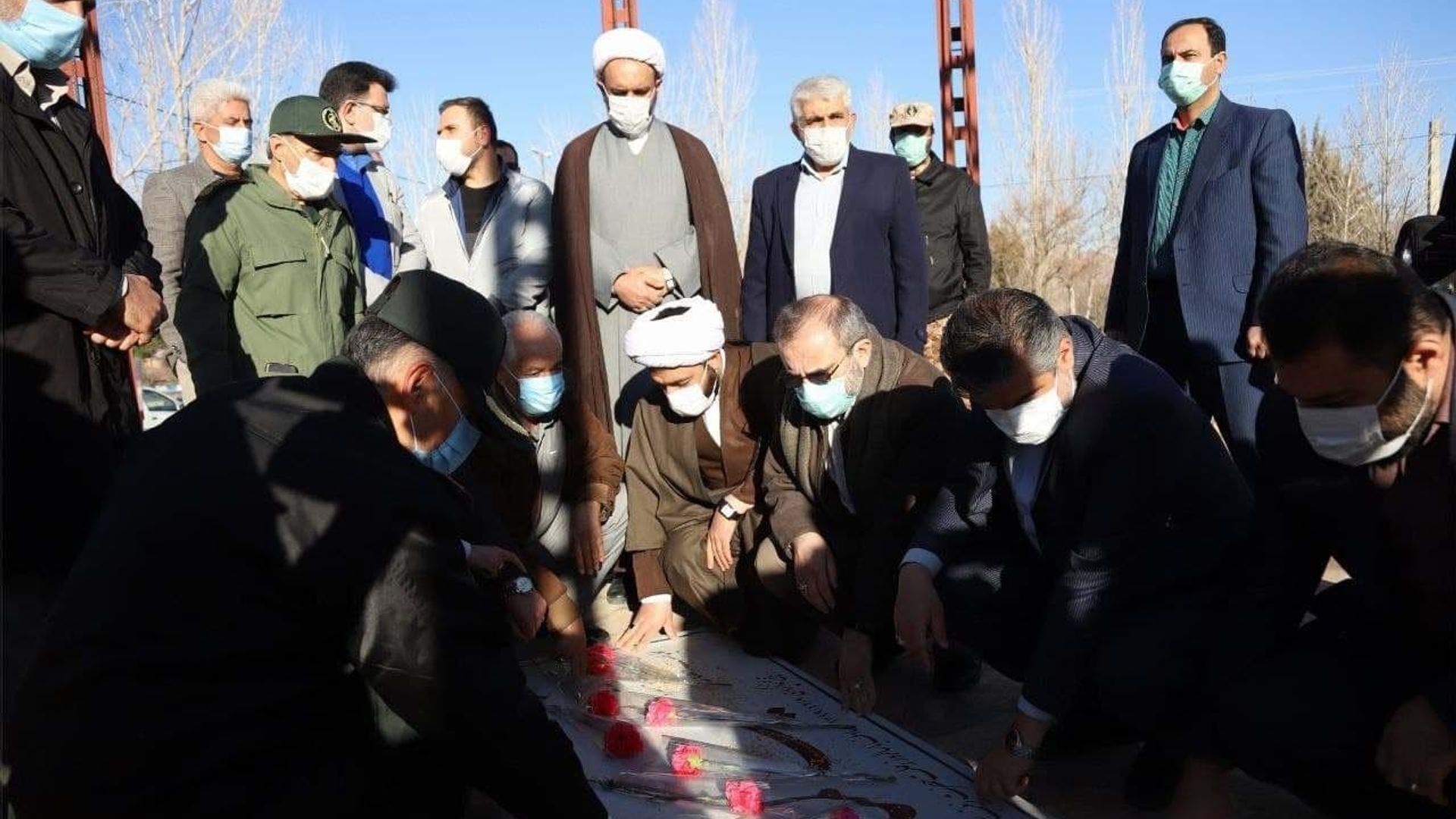 ادای احترام مسئولین استان به مقام شامخ شهدا در نیم‌ ور محلات