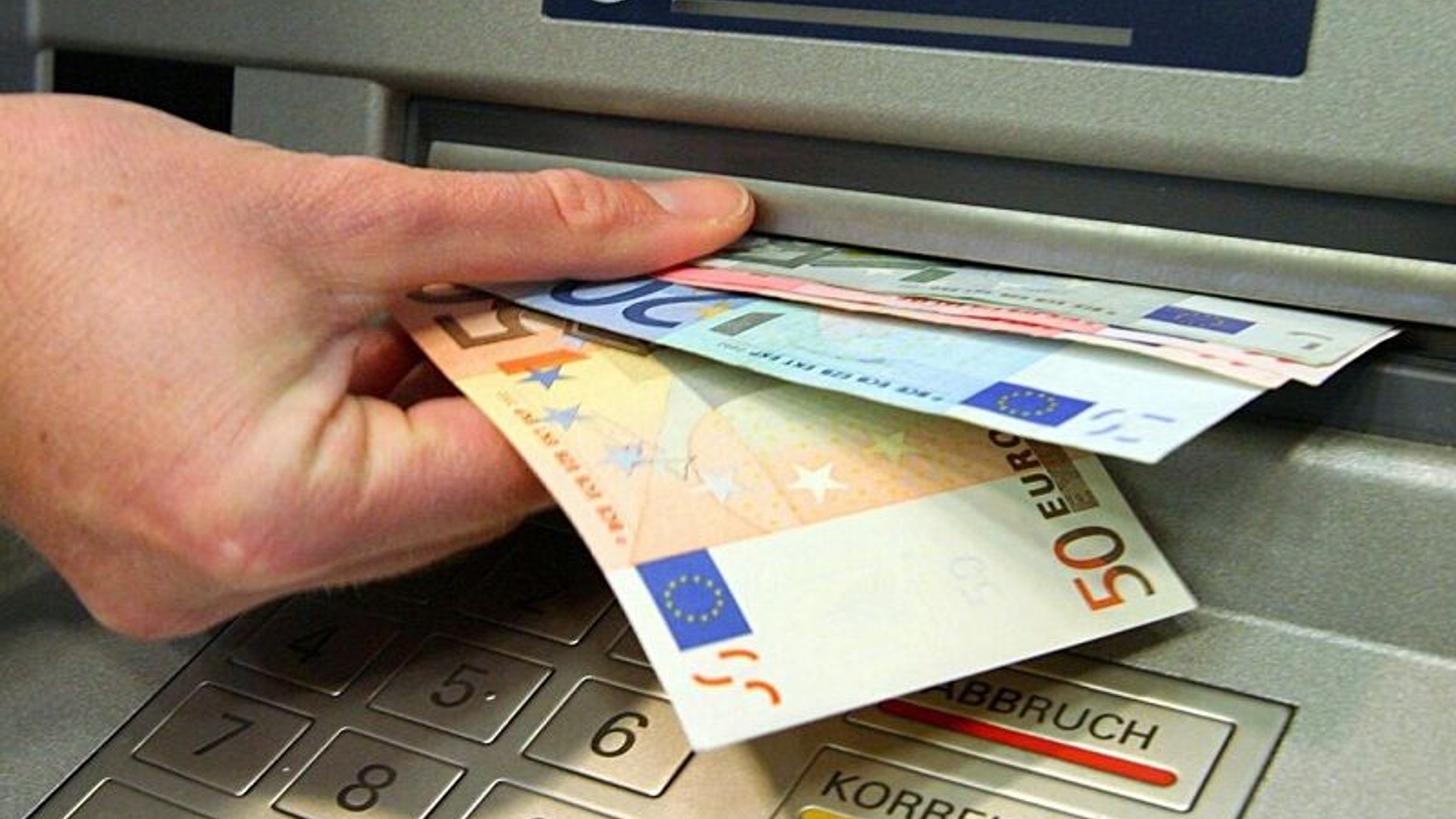 مشکل پرداخت پول در عابر بانک‌های استان مرکزی به زودی رفع می‌شود
