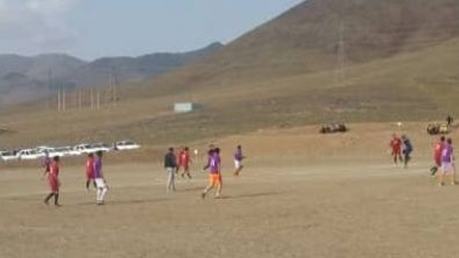 بازدید فرماندارخنداب از برگزاری مسابقات فوتبال و دیدار با ورزشکاران