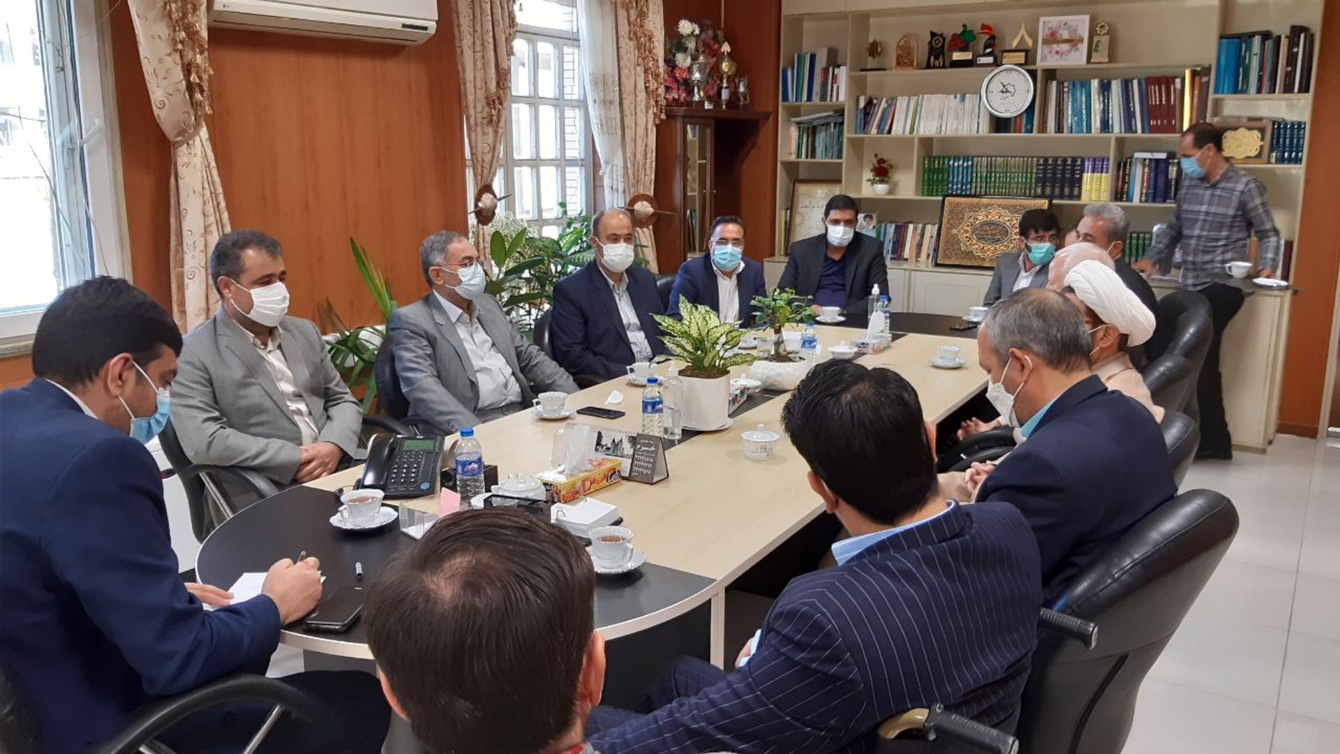 جمعی از نیروهای انقلابی واعضای شورای ائتلاف با مهندس هادی فرماندار شهرستان اراک دیدار و گفتگو کردند.