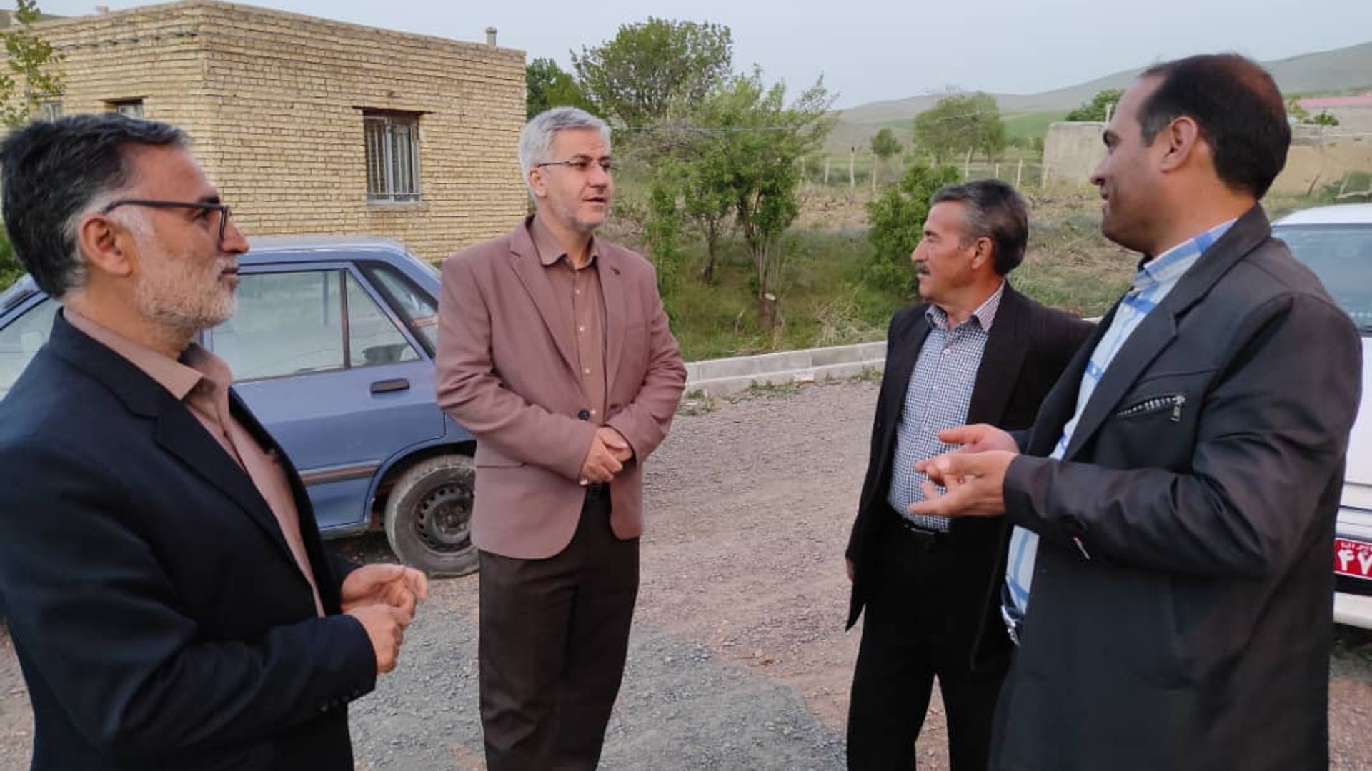 سرپرست فرمانداری از روستای مهرآباد شهرستان خمین بازدید کرد