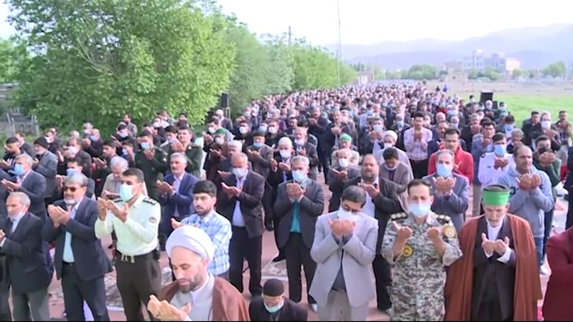 حضور گازری سرپرست فرمانداری در نماز عید فطر