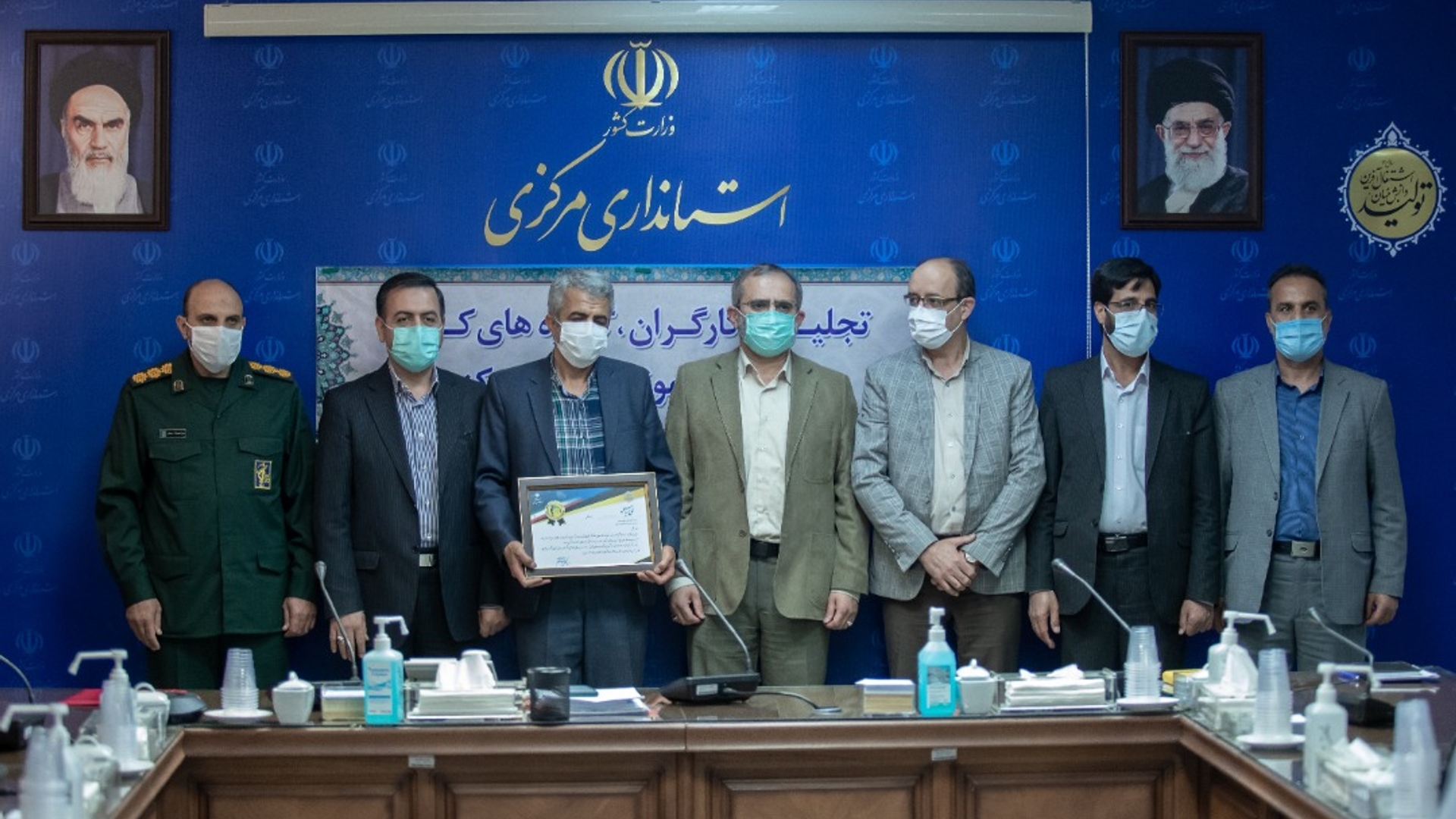 نشست صمیمی استاندار مرکزی با تشکل های کارگری و کارفرمایی به مناسبت هفته جهانی کار و کارگر