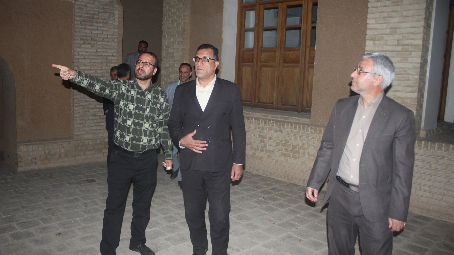 رئیس سازمان مدیریت و برنامه ریزی استان از بیت قدیمی حضرت امام در خمین بازدید کرد