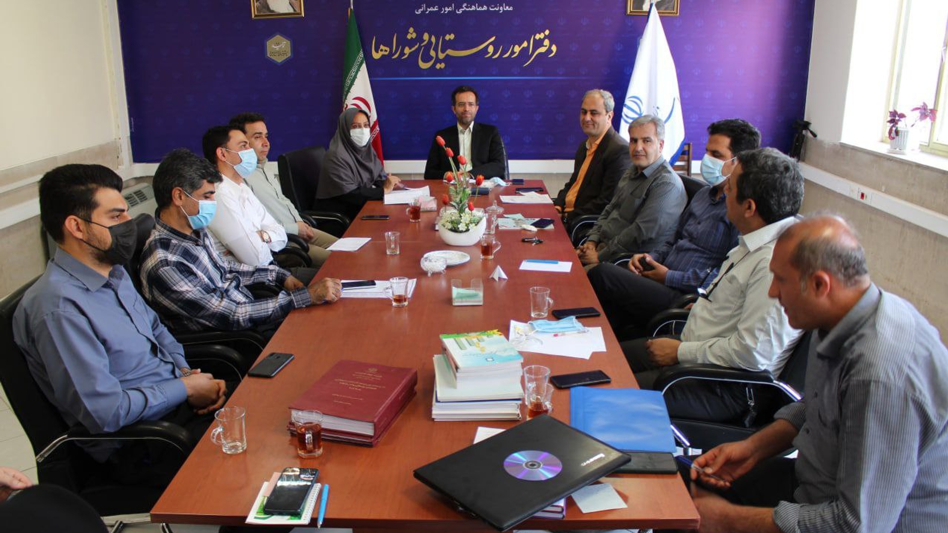 جلسه بررسی برنامه های دفتر امور روستایی و شوراها برگزار گردید.
