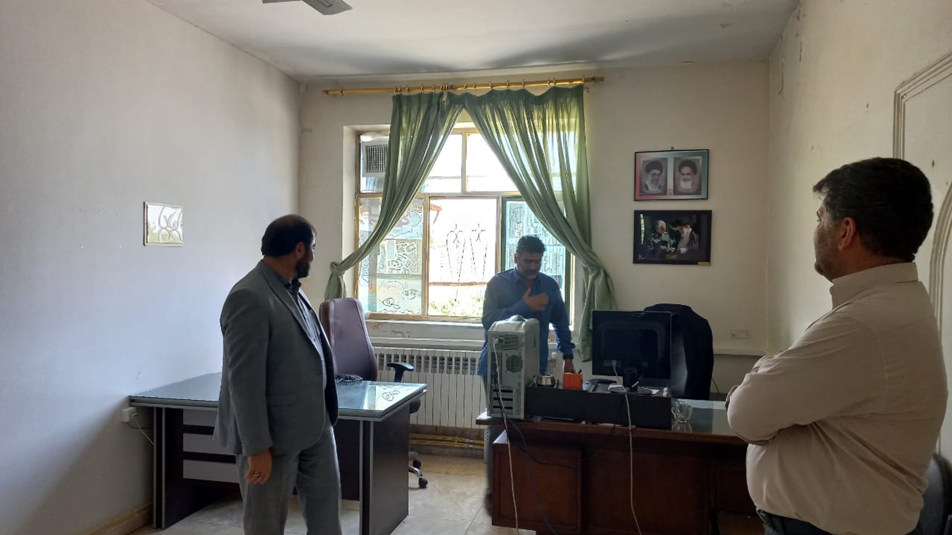 فرماندار فراهان به مناسبت هفته جهاد کشاورزی، از اداره جهاد کشاورزی شهرستان بازدید و با کارکنان این دستگاه دیدار نمود.