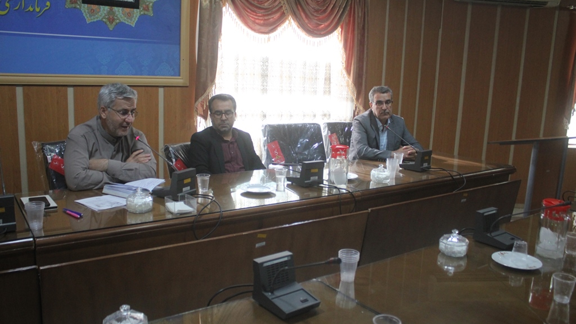 نشست هم اندیشی مسئولان با متصدیان بنگاه های مشاور املاک شهرستان خمین برگزار شد
