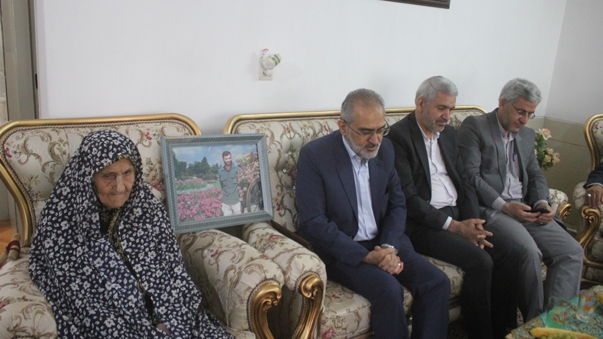 معاون پارلمانی رئیس جمهور با خانواده شهید محمد طاهر لطفی دیدار کرد