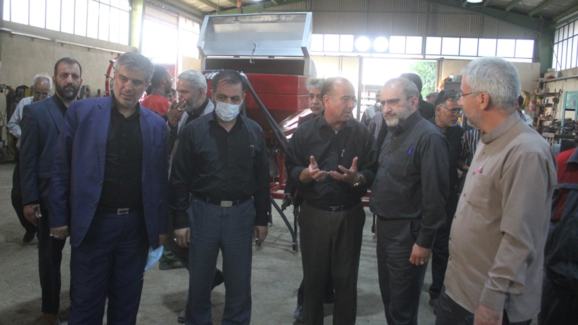 استاندار مرکزی از تعدادی از واحدهای صنعتی روستایی شهرستان خمین بازدید کرد
