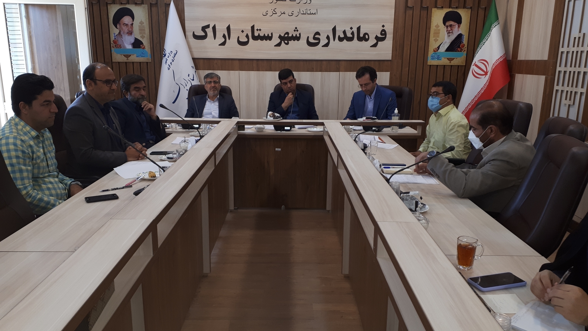 جلسه بررسی وضعیت پروژه های عمرانی دهیاری های شهرستان اراک