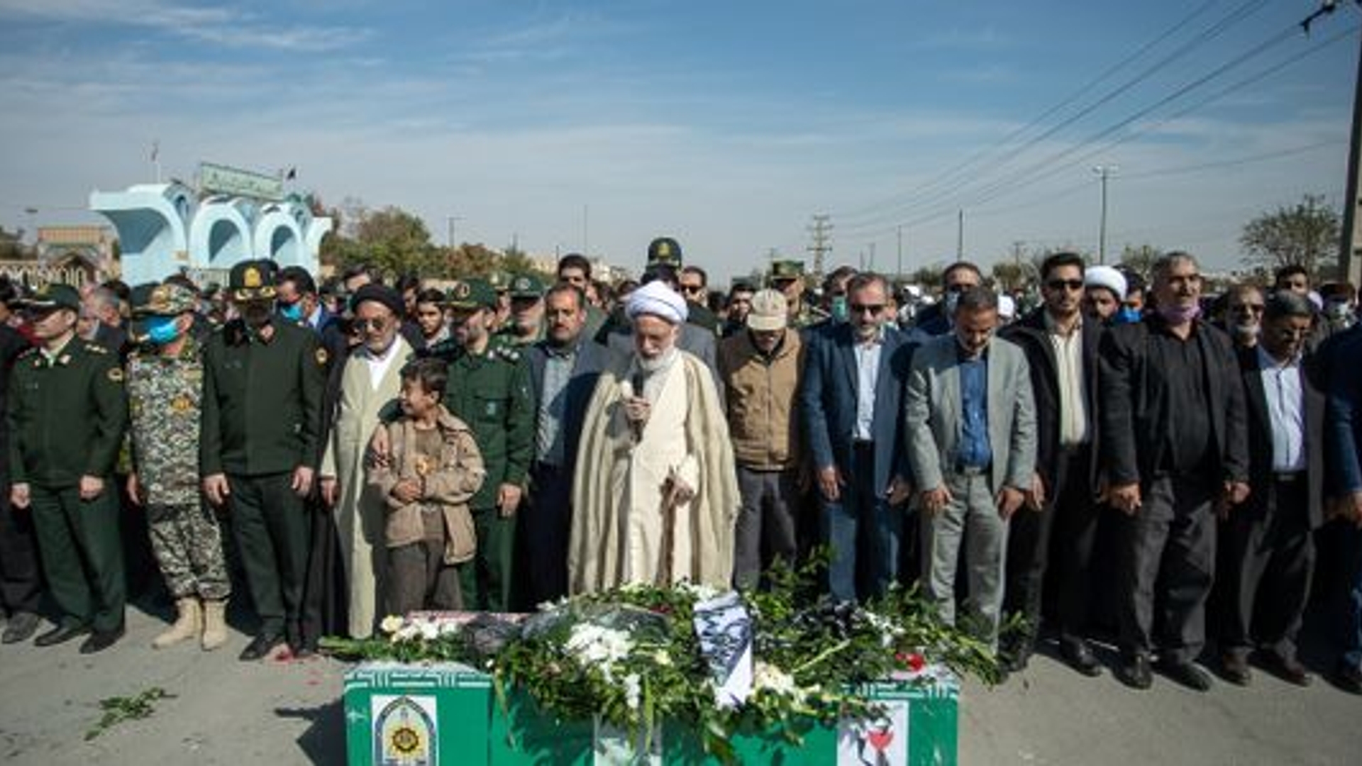 پیام حضور باشکوه مردم در تشییع شهید قدردانی از حافظان امنیت است
