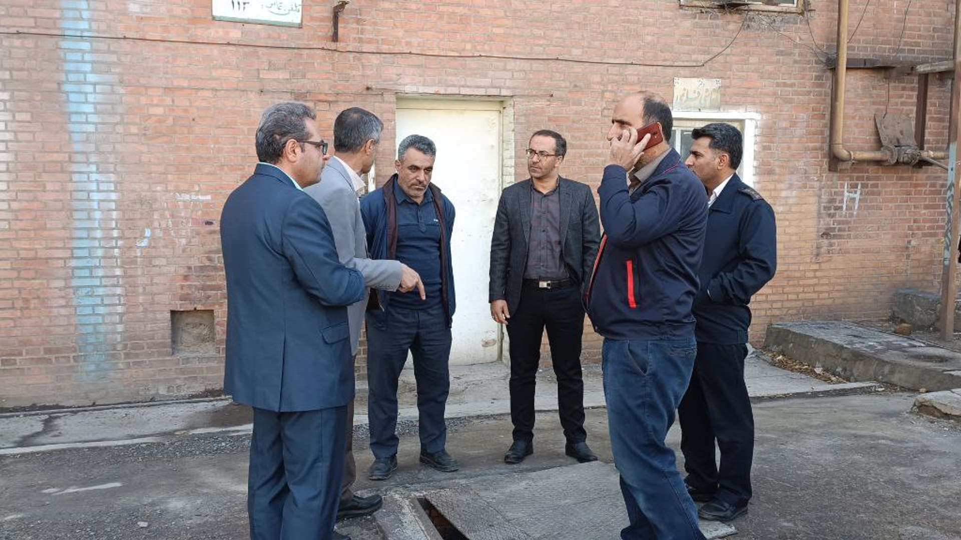 بازدید دبیر کمیسیون مبارزه با قاچاق کالا و ارز استان از از انبارهای سوخت کارخانه های استان