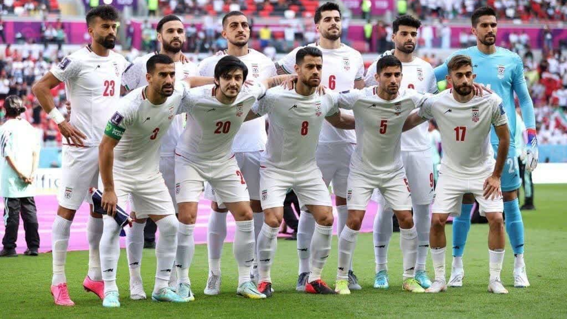 نماینده ولی‌فقیه و استاندار مرکزی پیروزی تیم ملی فوتبال کشورمان مقابل ولز را تبریک گفتند