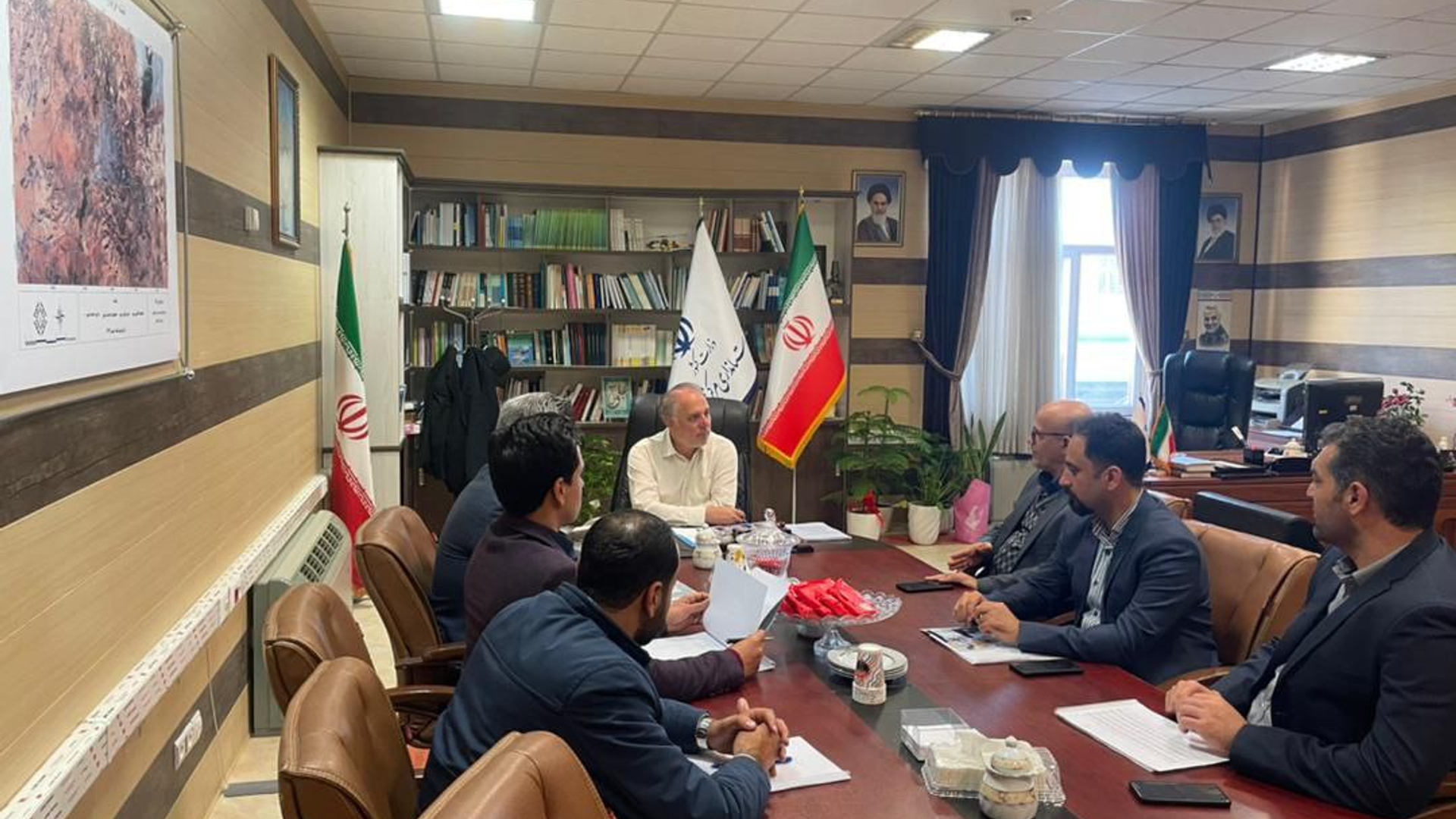 جلسه بررسی مسائل و مشکلات عمرانی طرح های گازرسانی استان