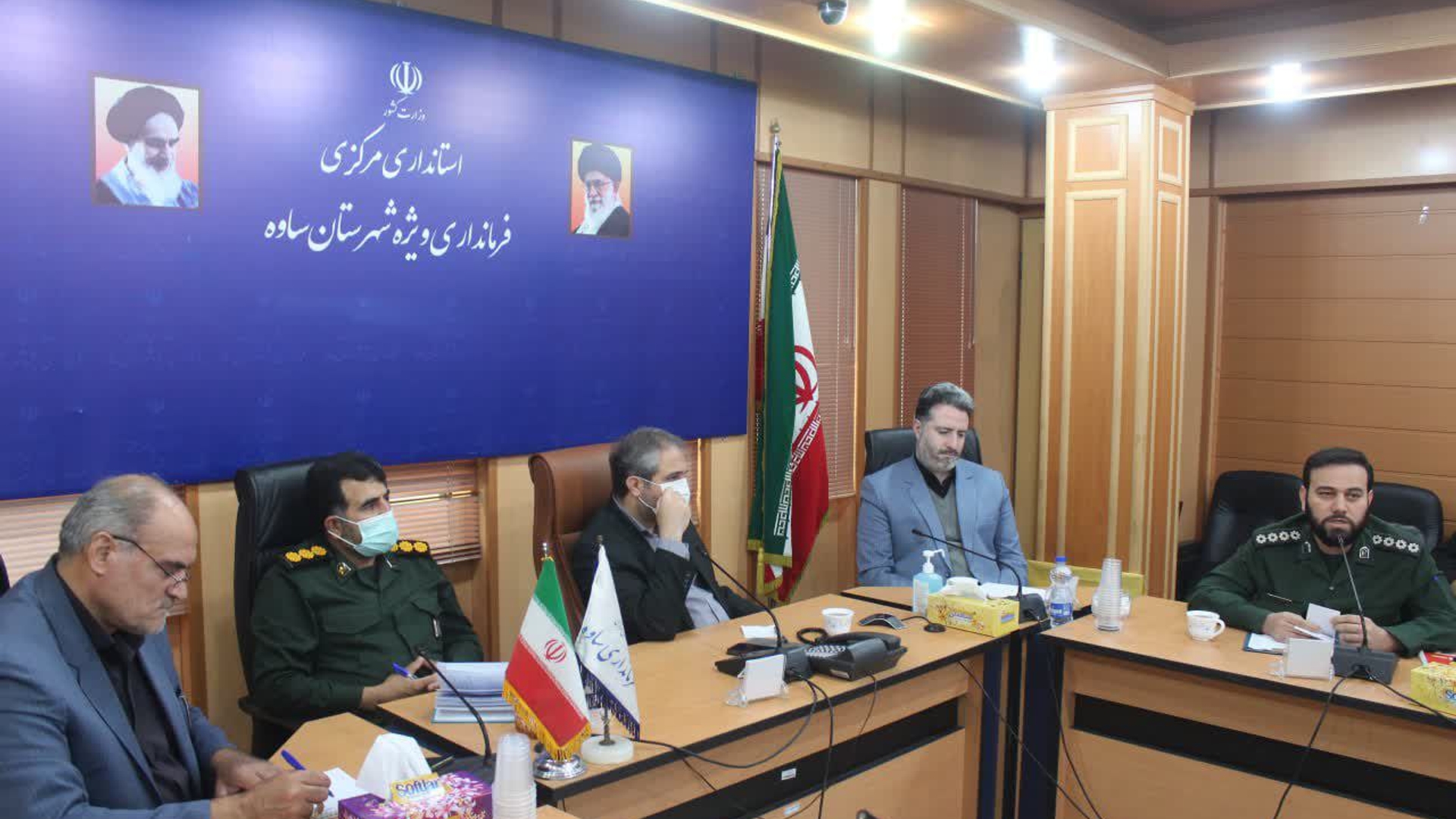 نشست صمیمی گروه های جهادی با معاون استاندار و فرماندار ویژه شهرستان ساوه