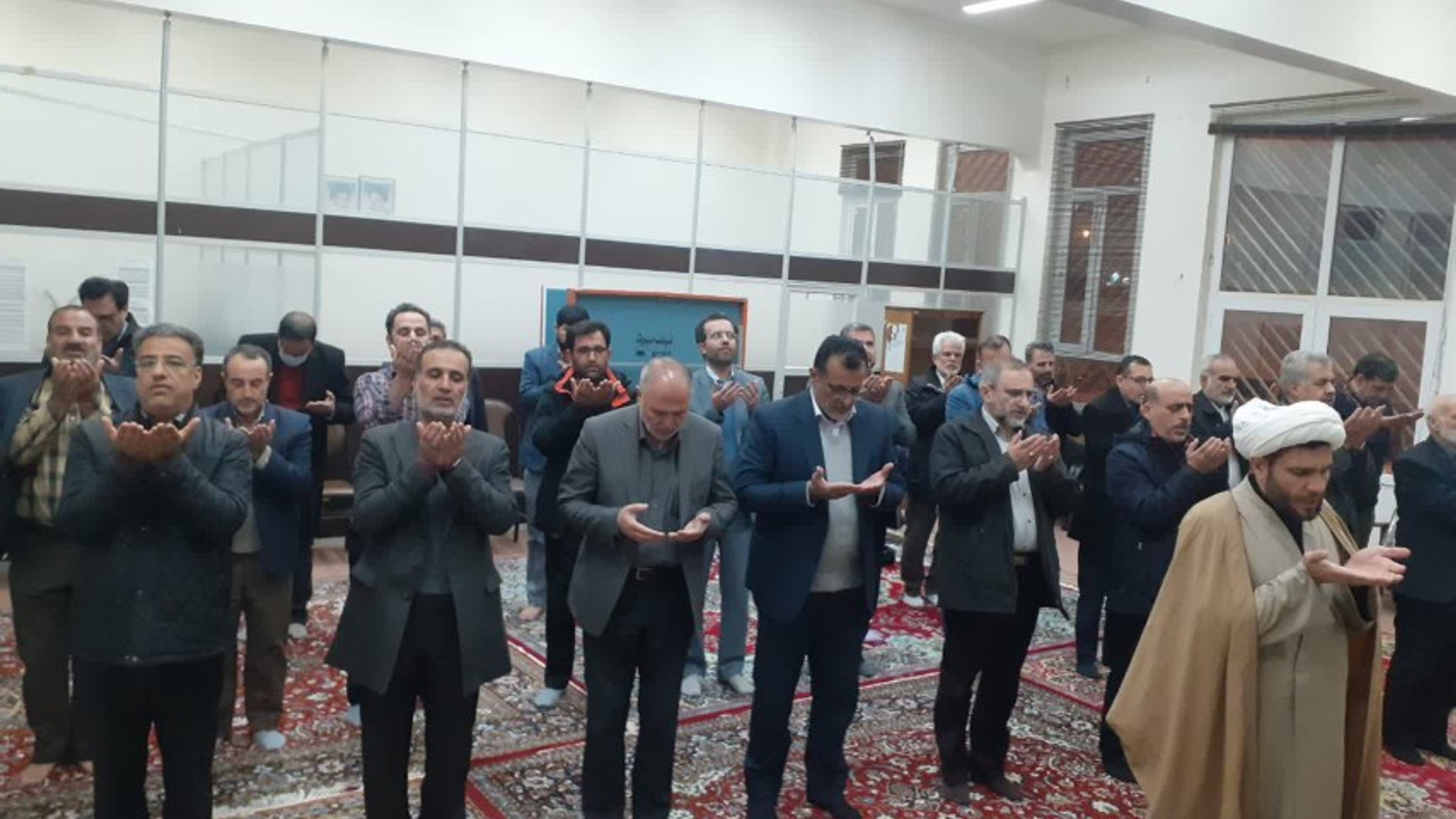 اقامه نماز جماعت مغرب و عشاء مسئولین محترم بعد از جلسه شورای اداری