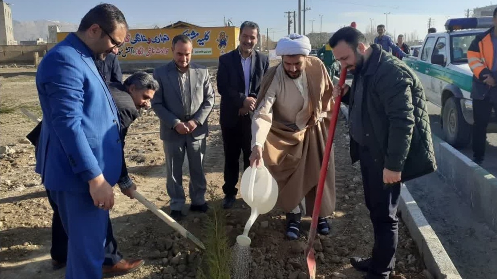 مراسم درخت کاری و اجرای طرح کاشت یک میلیارد اصله درخت در سطح شهر کمیجان برگزار گردید