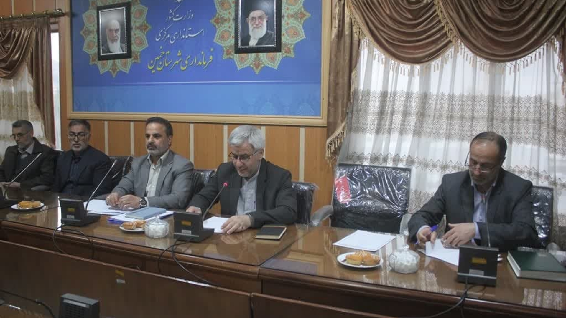 جلسه بررسی مشکلات زیر ساختی در حوزه انتخابات در شهرستان خمین