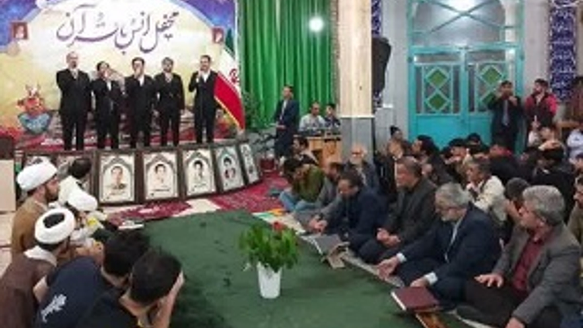 برگزاری میز خدمت و محفل انس با قرآن در شهر شهباز