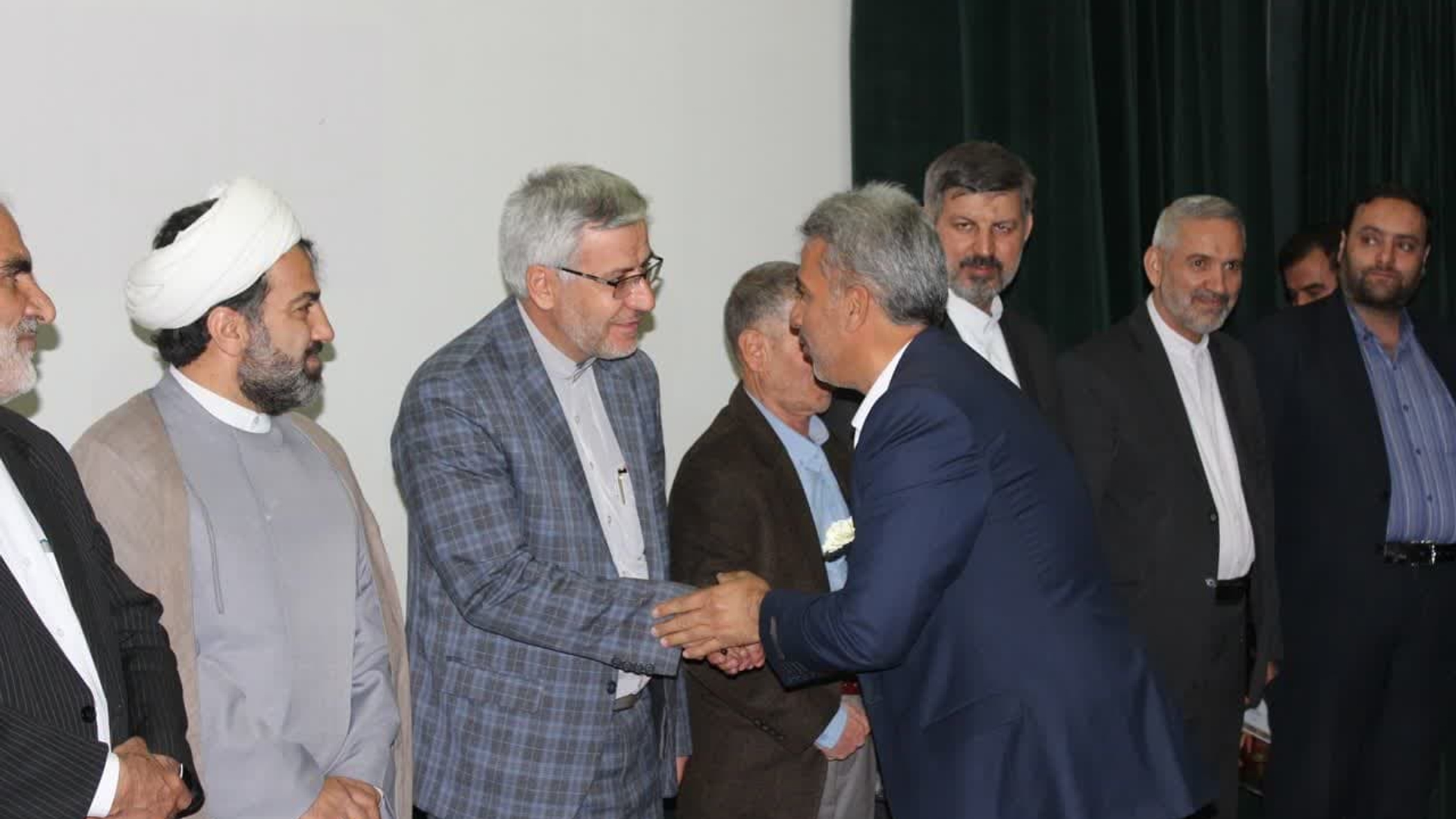 مراسم گرامیداشت هفته معلم در شهرستان خمین برگزار شد.