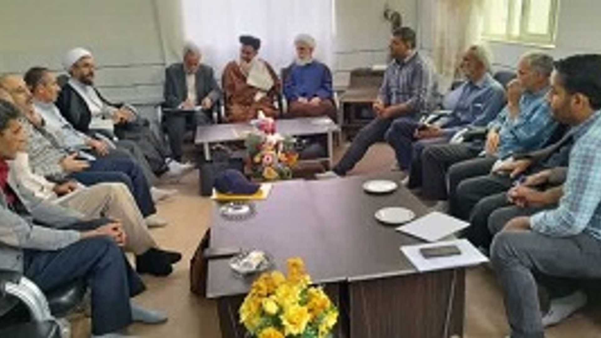 جلسه ستاد بازسازی عتبات عالیات شهرستان شازند برگزار شد .