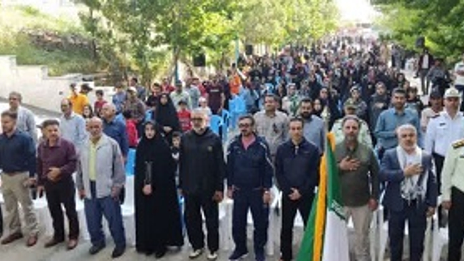 همایش پیاده روی خانوادگی به مناسبت گرامیداشت آزادسازی خرمشهر و دهه کرامت در شهر شازند