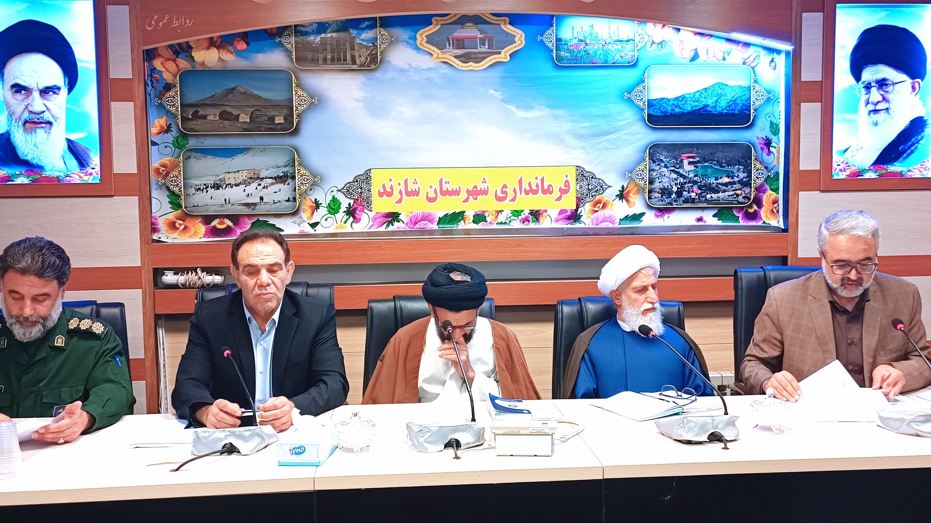 دومین جلسه عفاف و حجاب شهرستان شازند برگزار شد .