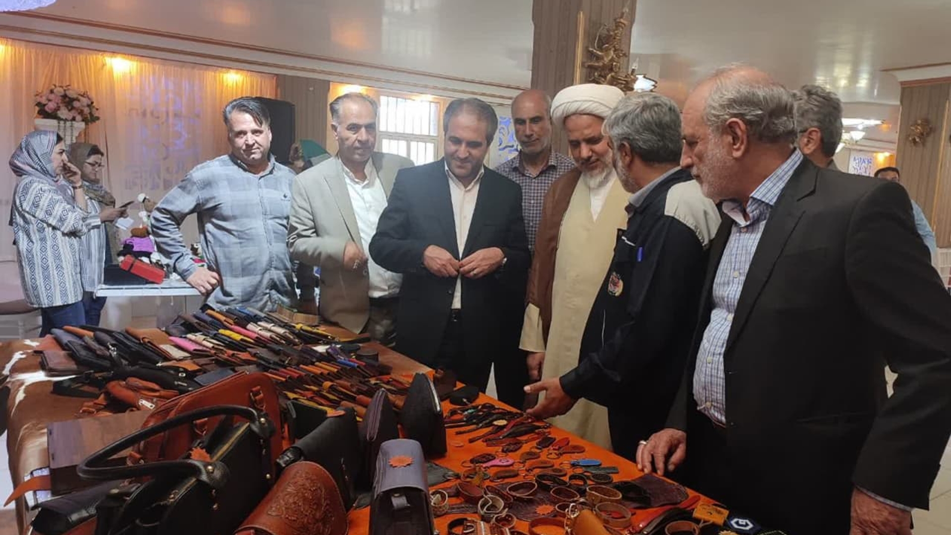 افتتاح نمایشگاه صنایع دستی در خانه کارگر ساوه