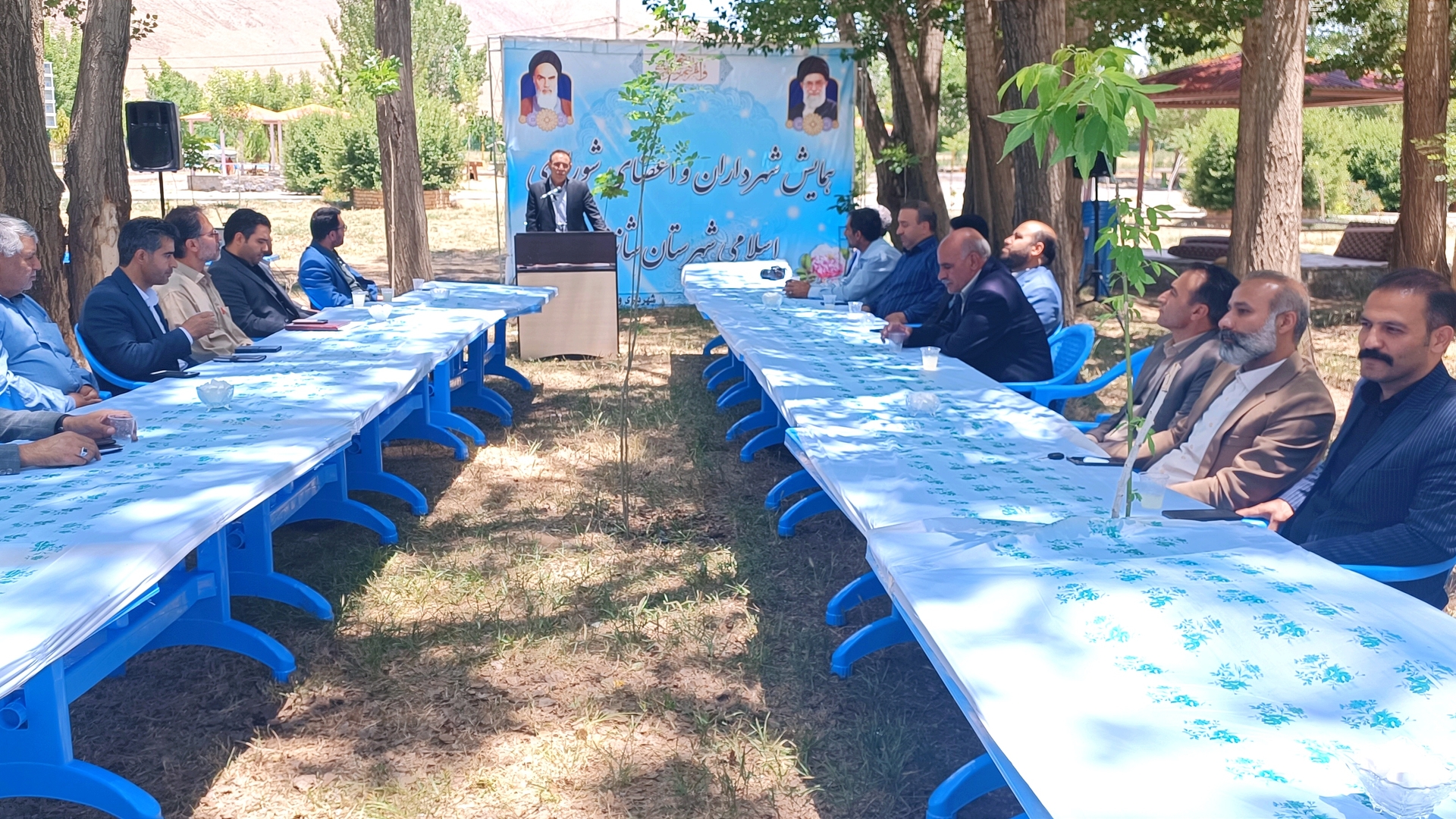برگزاری جلسه هم اندیشی شهرداران و اعضای شوراهای اسلامی شهرستان شازند.