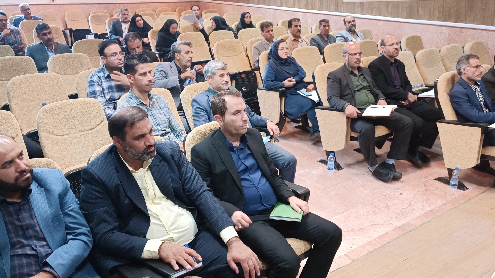 جلسه و نشست مشترک کارگروه اقتصادی ، اشتغال وسرمایه گذاری و شورای مهارت در شهرستان شازند برگزار شد .