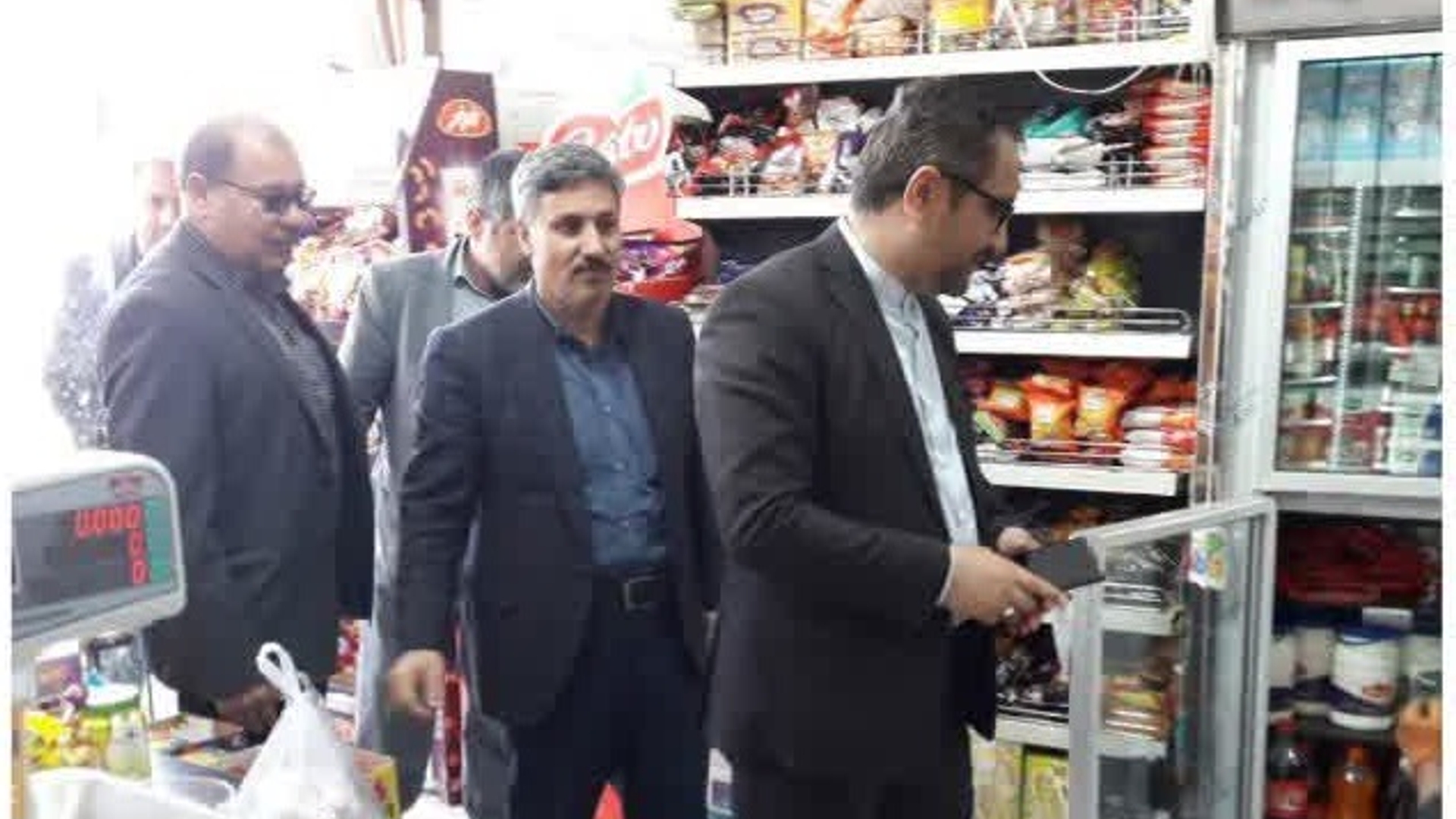 بازدید فرماندار از روند اجرای طرح نوروزی نظارت بر بازار در شهرستان کمیجان