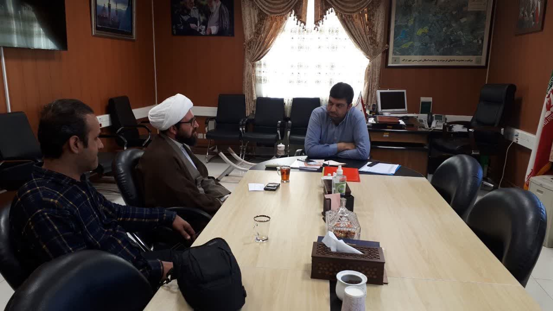 حجت الاسلام علی رودبارانی مدیر ستاد اقامه نماز استان با هادی فرماندار اراک  در خصوص تبیین برنامه های سال ۱۴۰۲ دیدار و گفتگو کرد.
