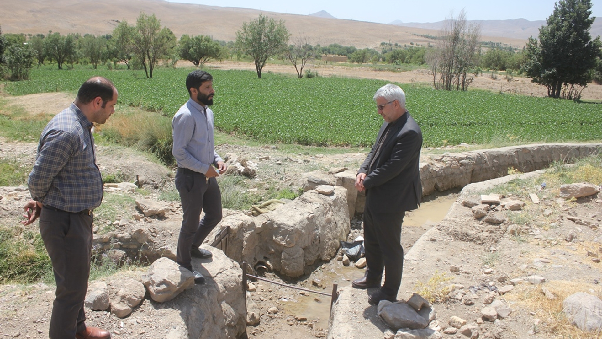 فرماندار از روستای دربند شهرستان خمین بازدید کرد.