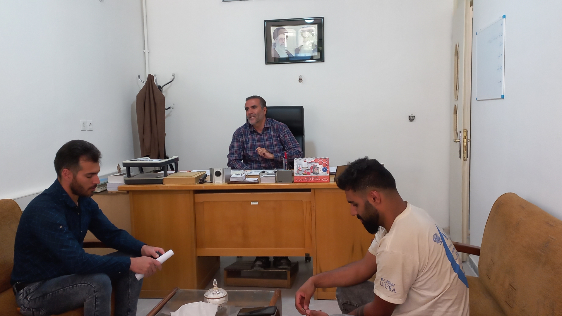 دیدار متصدیان نانوایی شهر زاویه با جناب آقای شالیان مقدم بخشدار زاویه و پیگیری مشکلات مربوط به این صنف.