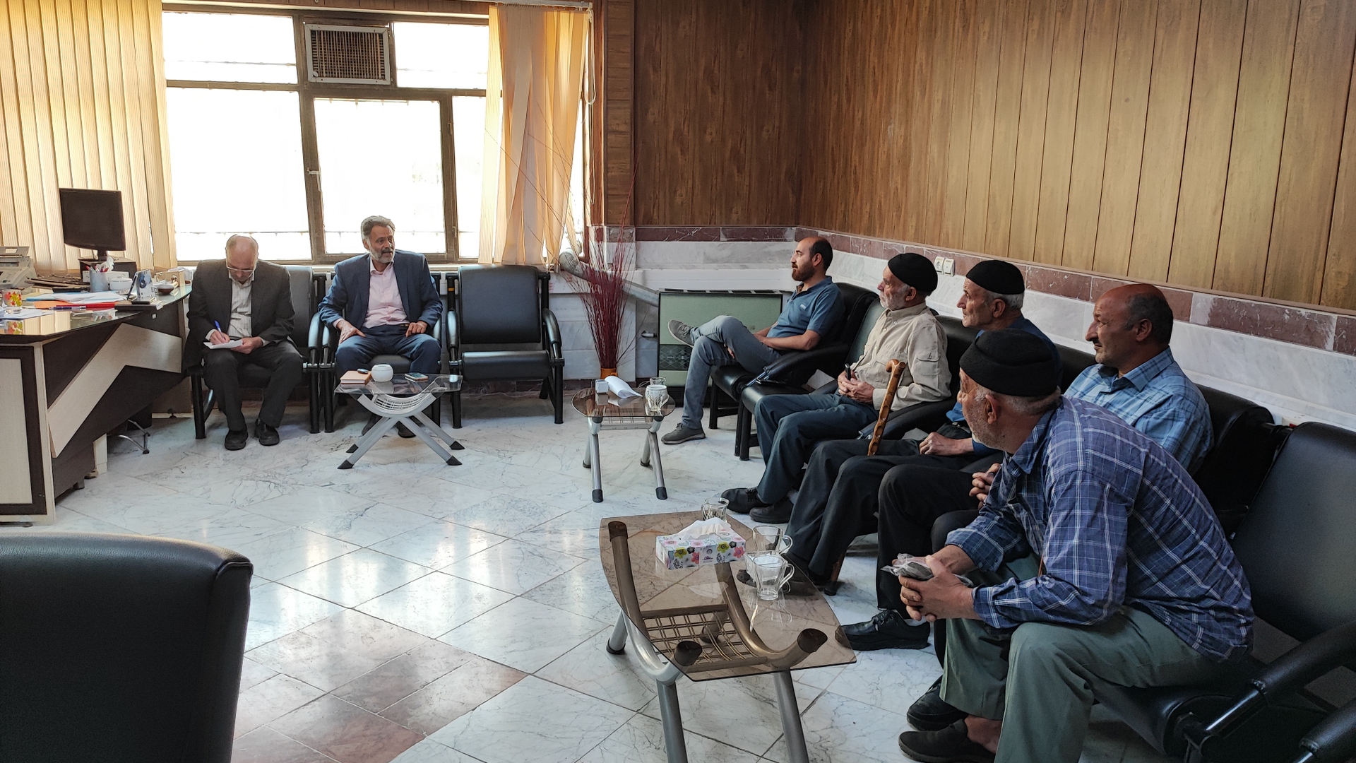 جلسه جمعی از اعضای شوراهای اسلامی و دهیاران با بخشدار و سرپرست جهاد کشاورزی