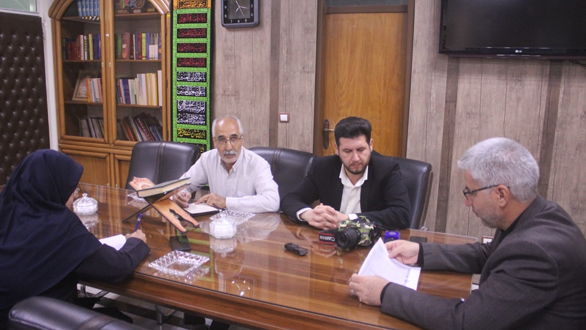 نشست خبری فرماندار با اصحاب رسانه و مطبوعات شهرستان خمین برگزار شد.
