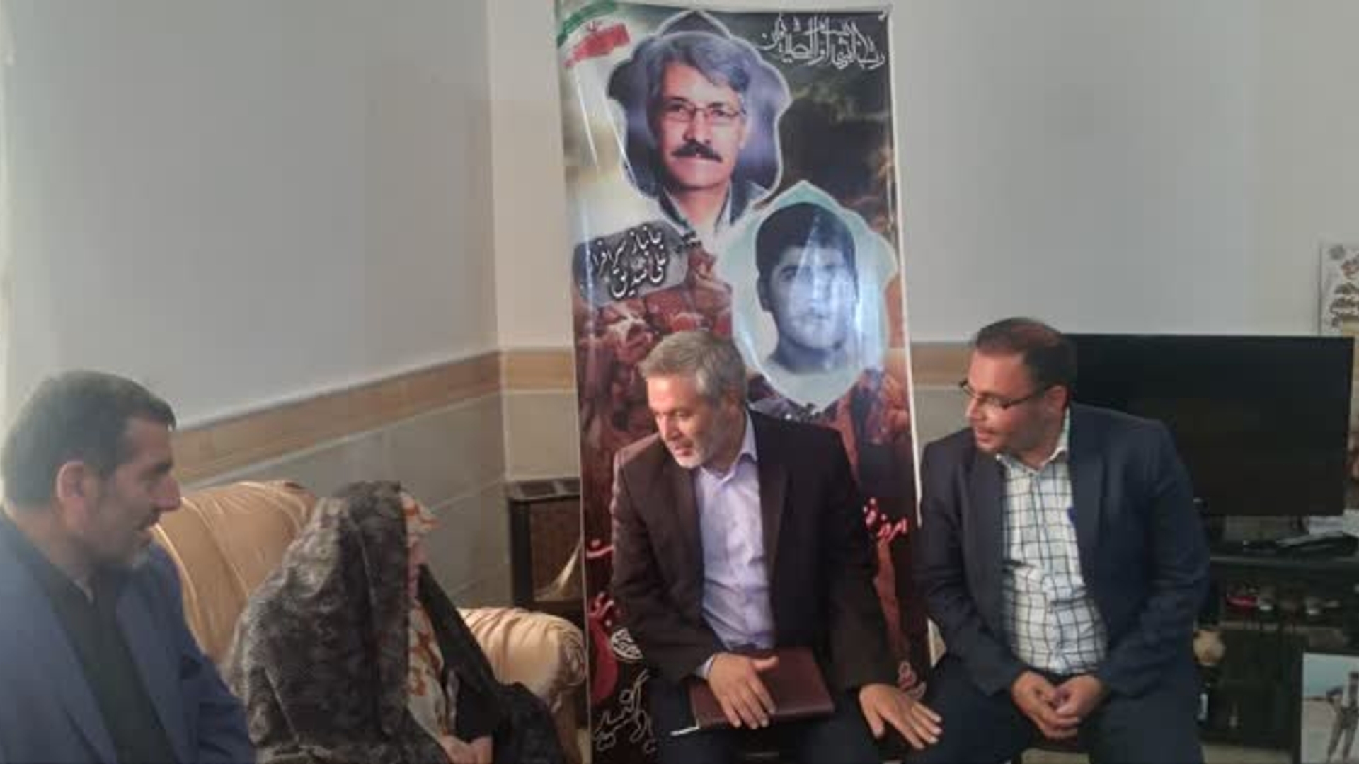 دیدار فرماندار با خانواده شهید محمود صدیق در روستای بلوبند