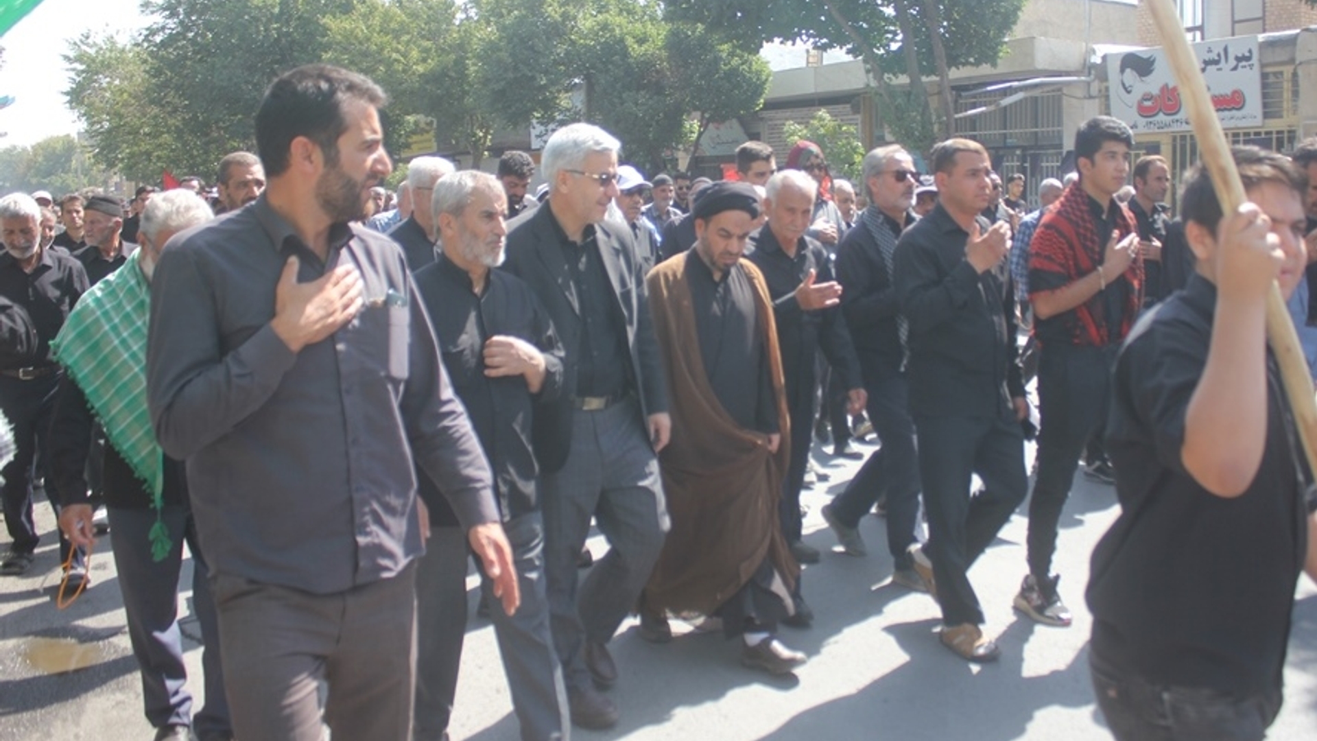 مراسم  معنوی پیاده روی جاماندگان اربعین حسینی در خمین برگزار  شد