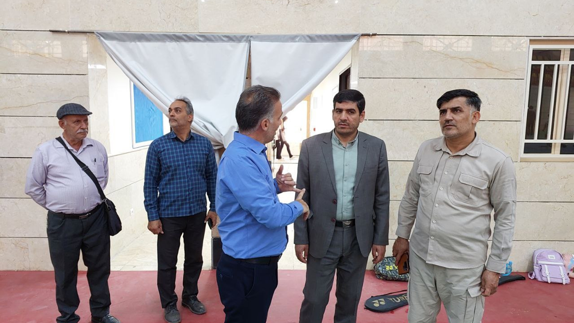 سرپرست فرمانداری شهرستان محلات از  سالن ورزشی شهید سلیمانی دیدن کرد.
