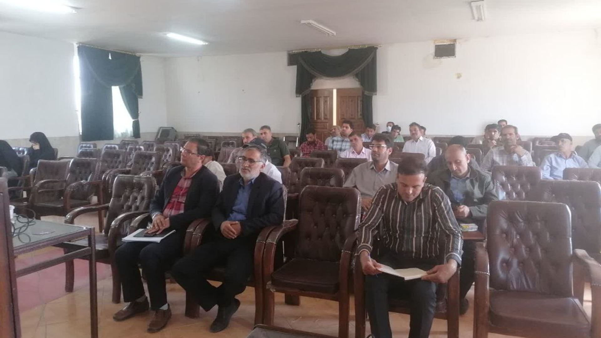برگزاری کارگاه آموزشی با عنوان دوره های مشارکتی ویژه دهیاران بخش مرکزی شهرستان خمین