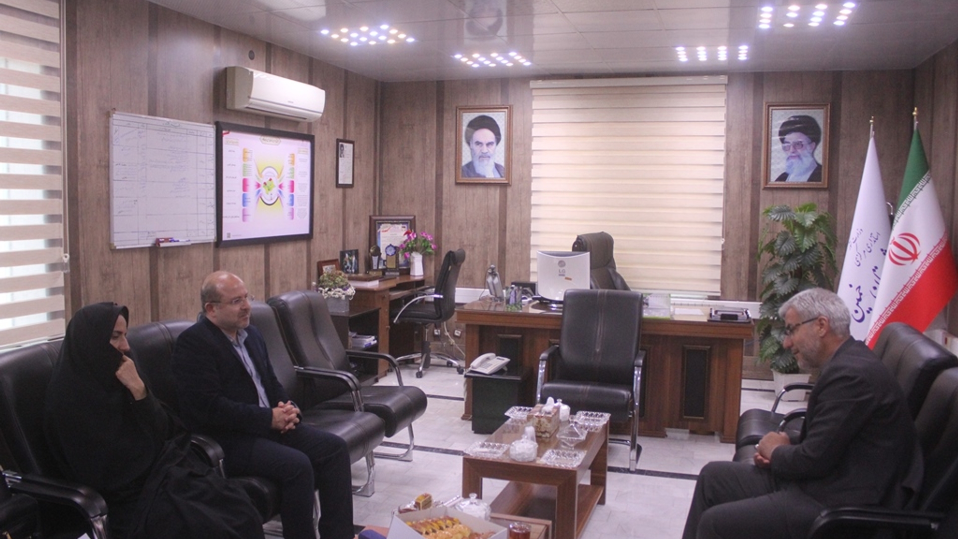 نشست مدیر کل کتابخانه های عمومی استان با فرماندار شهرستان خمین برگزار شد