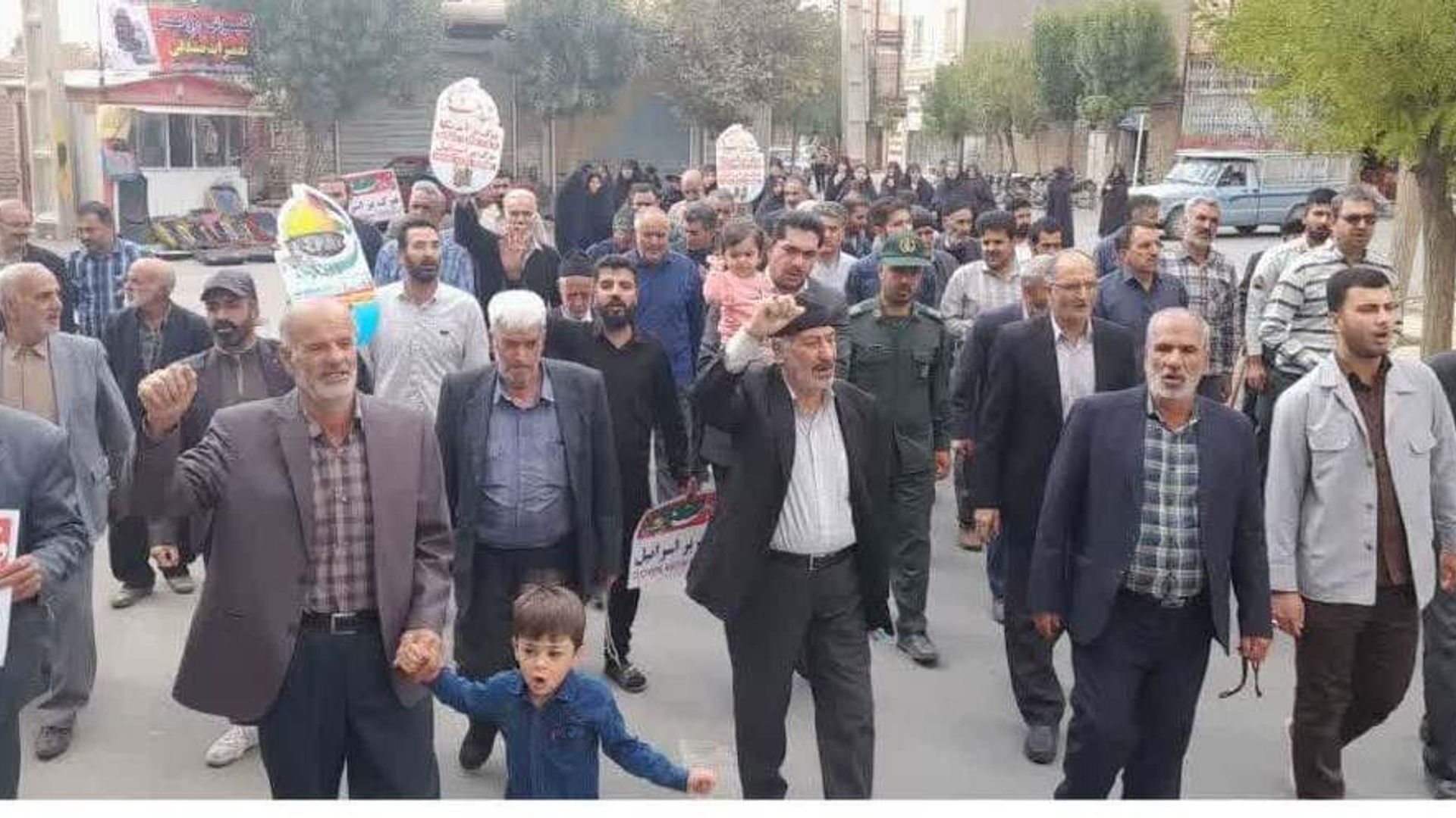 مراسم راهپیمایی در شهرستان خنداب و اعلام حمایت از مردم مظلوم غزه و جبهه مقاومت