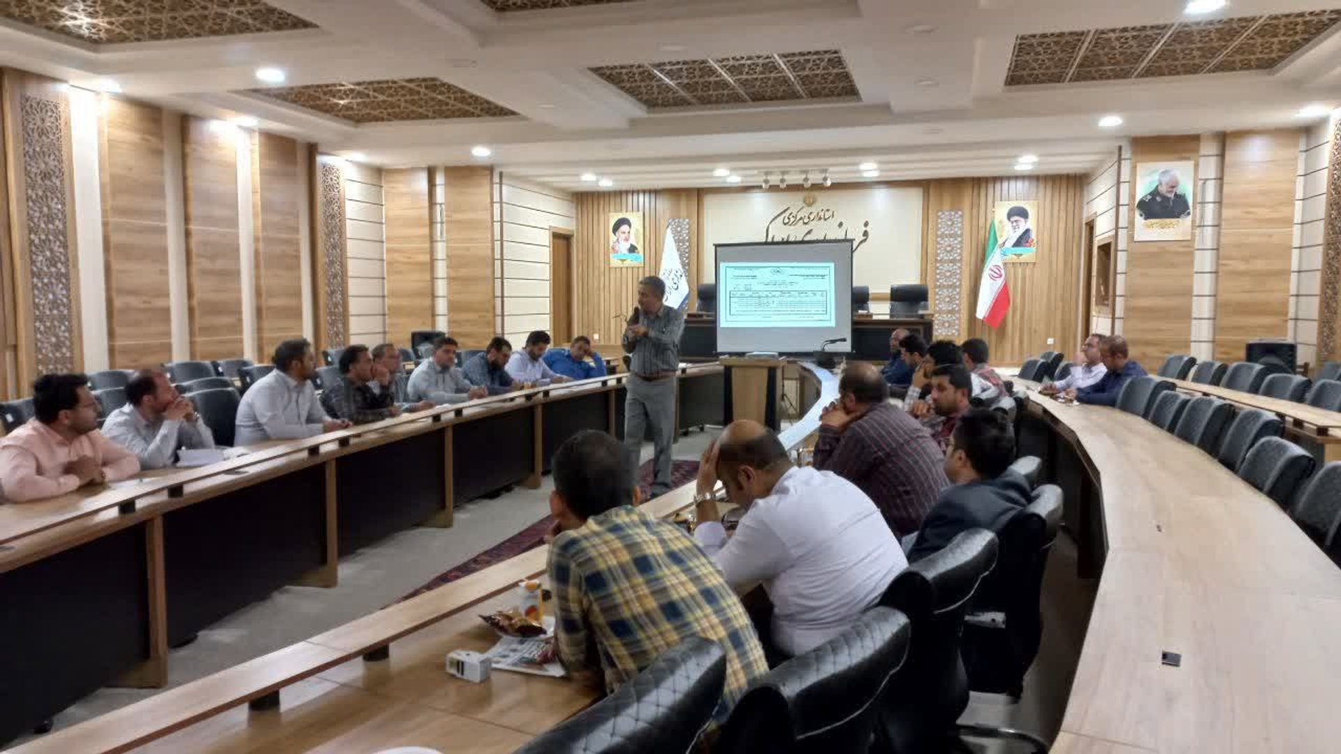 برگزاری کارگاه آموزشی با عنوان "ارزیابی کیفیت آسفالت" ویژه مسئولین فنی دهیاری های استان