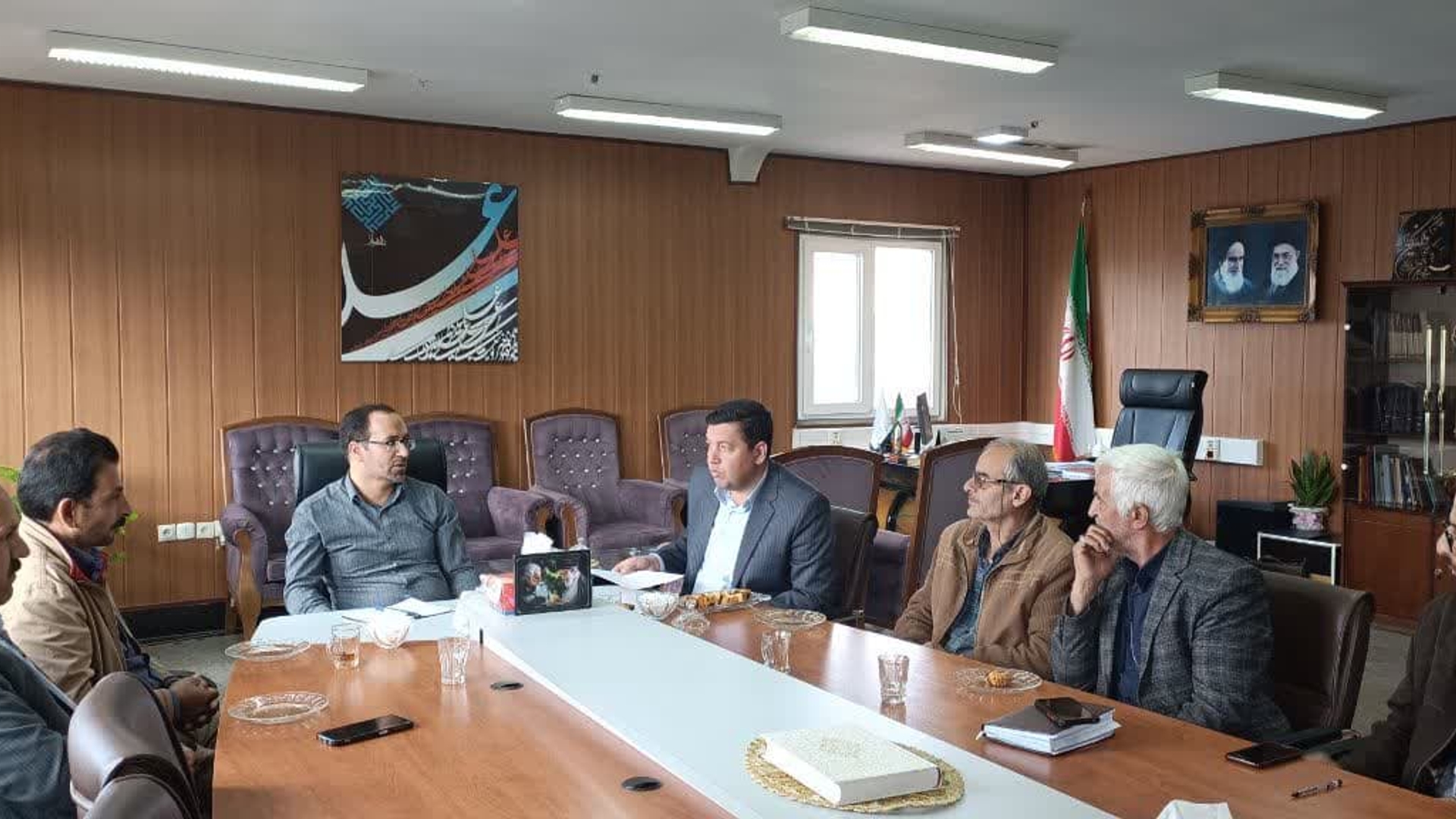 نشست دکتر اتابکی فرماندار با اعضای شورای اسلامی بخش